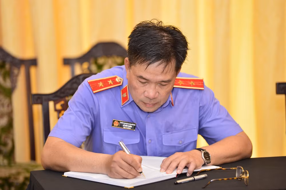 gan 4 van nguoi vieng tong bi thu nguyen phu trong trong ngay dau tai hoi truong thong nhat hinh 5