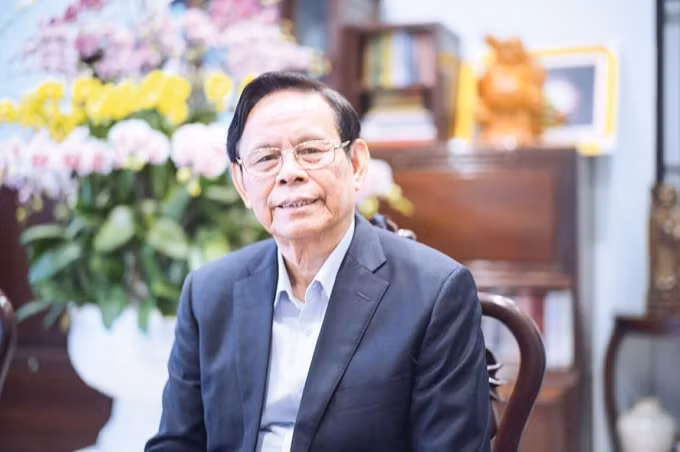 Nhà báo, Nhà thơ Nguyễn Hồng Vinh.