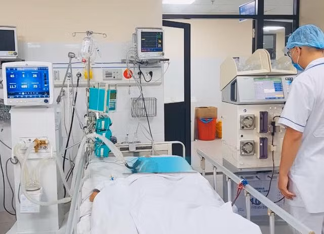 Bệnh nhân hiện vẫn trong tình trạng nặng đã có dấu hiệu cải thiện. Ảnh: bác sĩ cung cấp.