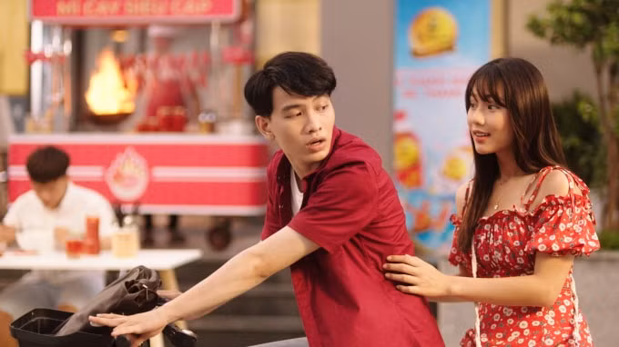 Chàng trai từ chối ăn mì cay vì sợ nóng.