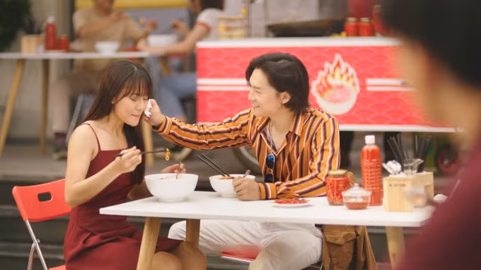 Dũng xuất hiện khiến Ngạn càng trở nên tuyệt vọng.