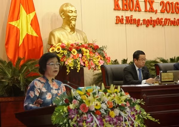 Bà Đặng Thị Kim Liên phát biểu tại Kỳ họp thứ 15, HĐND TP.Đà Nẵng khóa IX