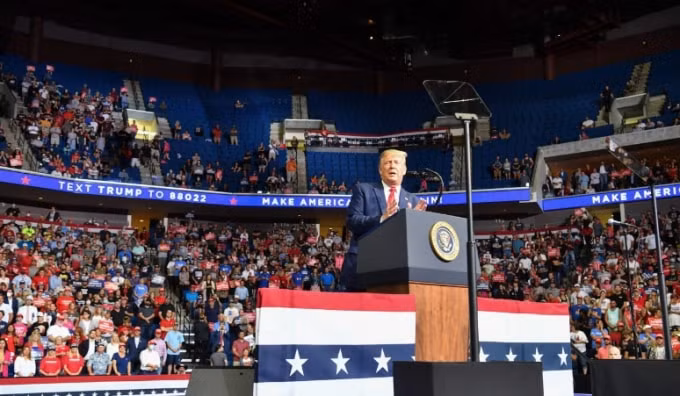 Tổng thống Mỹ Donald Trump phát biểu trong một cuộc vận động tại Trung tâm BOK vào ngày 20/6/2020 tại Tulsa. Ảnh: AFP