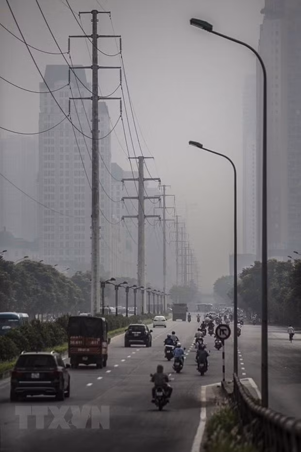 Một số tuyến phố khác trên địa bàn thủ đô Hà Nội cũng xảy ra tình trạng ô nhiễm không khí vô cùng nghiêm trọng. Ảnh: NVCC.