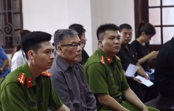 Bị cáo Bùi Xuân Hồng tại phiên tòa.