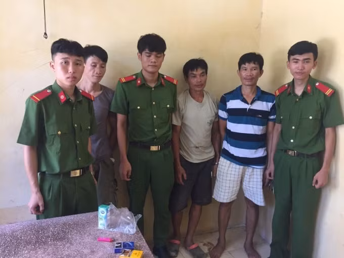 Các đối tượng bị bắt giữ