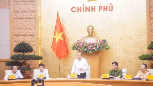 Phó Thủ tướng Thường trực Chính phủ, Chủ tịch Ủy ban ATGT Quốc gia Trương Hòa Bình phát biểu kết luận hội nghị