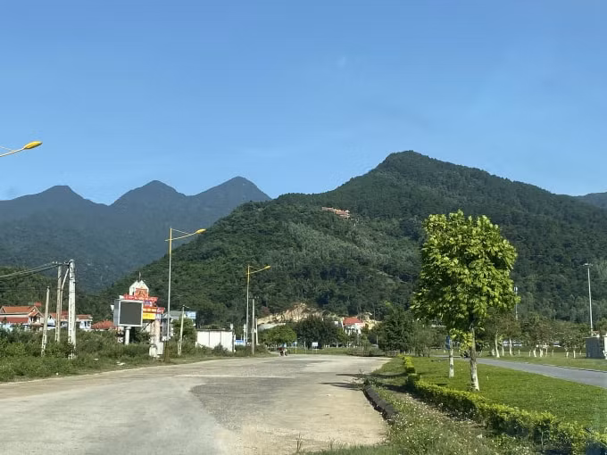 Thời tiết nắng nóng kéo dài, tiềm ẩn nguy cơ cháy rừng cao. Ảnh: Dương Lâm