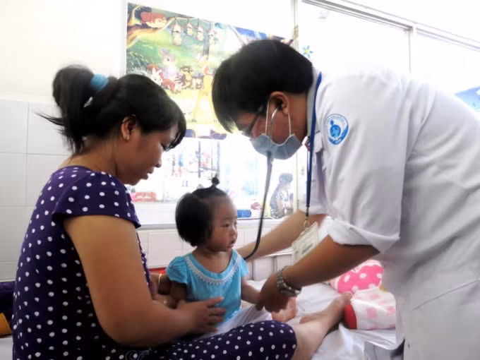 Bệnh tay chân miệng vào đang vào mùa. Ảnh minh họa.