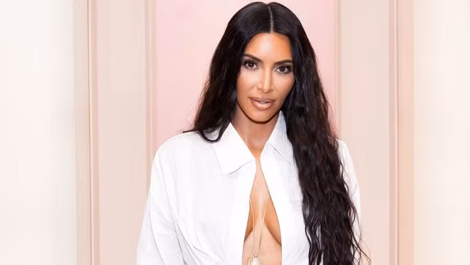 Kim-Kardashian gây tranh cãi với danh xưng tỷ phú