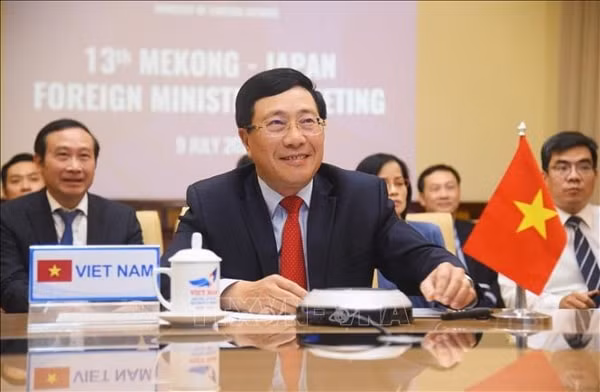 Phó Thủ tướng, Bộ trưởng Bộ Ngoại giao Phạm Bình Minh đồng chủ trì Hội nghị trực tuyến Bộ trưởng Mê Công - Nhật Bản lần thứ 13. Ảnh: TTXVN