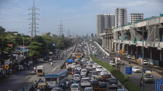 Bộ trưởng Giao thông của Ấn Độ cho biết nước này sẽ không cho phép các liên doanh có đối tác Trung Quốc xây dựng đường bộ - Ảnh: Reuters