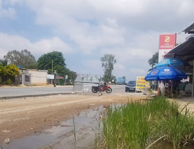 Nhiều hộ dân cho rằng tiền đền bù chưa thỏa đáng nên còn gây khó khăn trong công tác giải phóng mặt bằng.