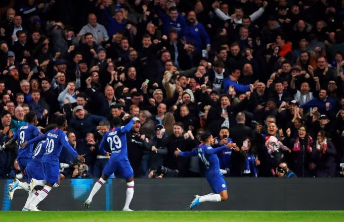 Chelsea giành 1 điểm kịch tính trong trận đấu có 8 bàn thắng. Ảnh: Getty