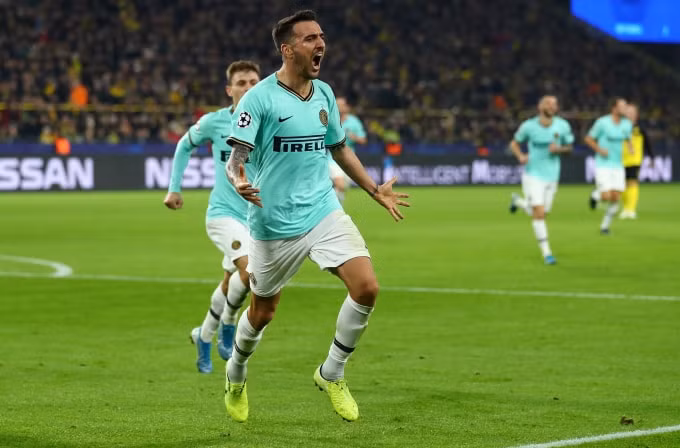 &nbsp;Matias Vecino nhân đôi cách biệt cho đội khách ngay trước khi hiệp 1 khép lại. Ảnh: Getty