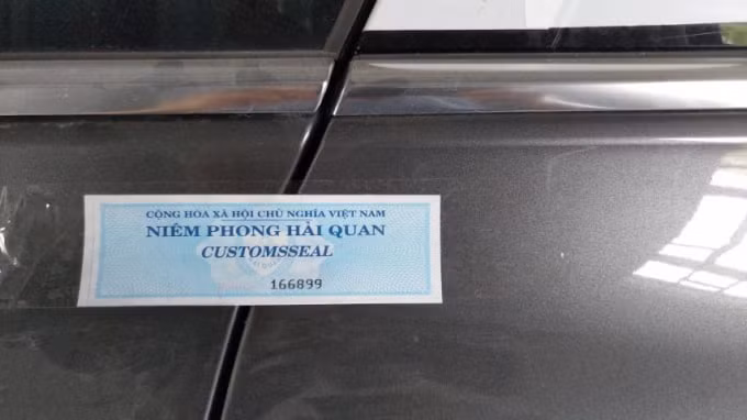 Chiếc xe hiệu Volkswagen Touareg đã bị cơ quan Hải quan niêm phong