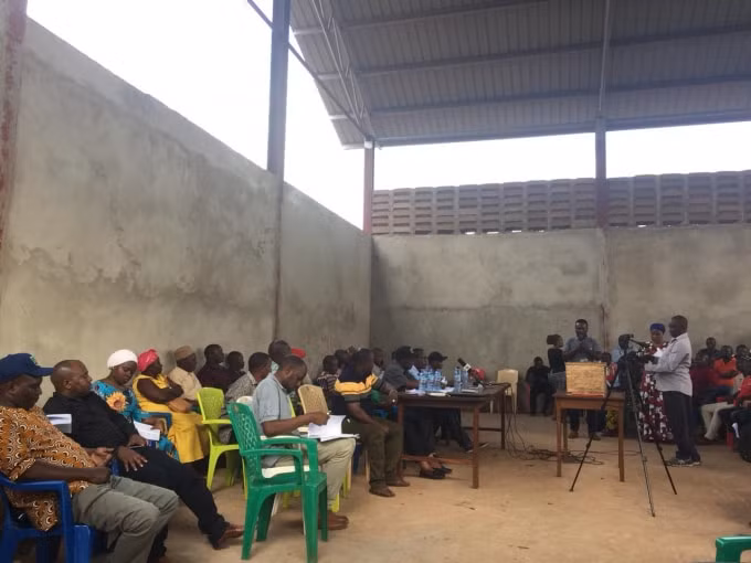 Quang cảnh phiên đấu giá vụ mùa điều 2019 - 2020 của Chính phủ Tanzania.
