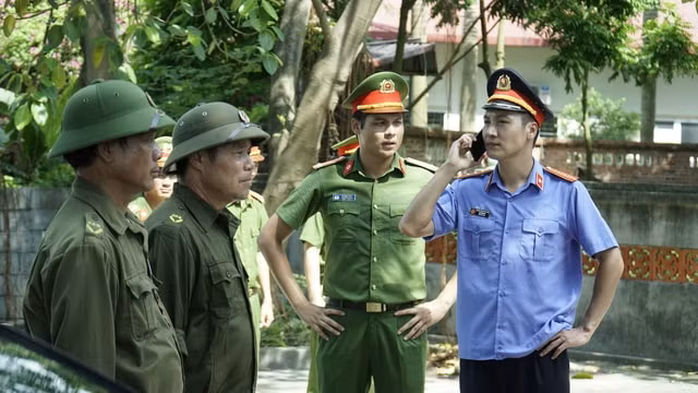 Mạnh Trường vào vai một kiểm sát viên. Ảnh: vtv.vn