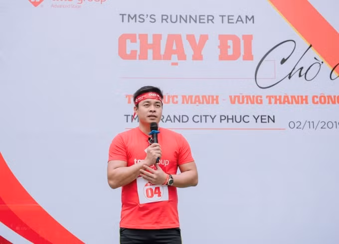 Ông Nguyễn Việt Phương – Tổng giám đốc TMS Group phát biểu cổ vũ tinh thần CBNV tham gia giải chạy.