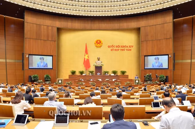 Toàn cảnh phiên họp sáng 4/11.