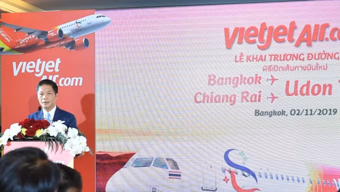 Ông Trần Tuấn Anh - Bộ trưởng Công thương Việt Nam chúc mừng Vietjet với cột mốc phát triển mới tại Thái Lan.