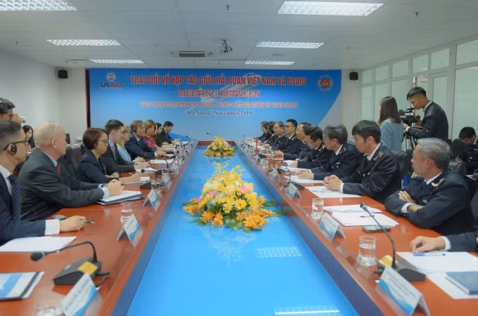Lãnh đạo Tổng cục Hải quan làm việc với Đoàn cấp cao của Cơ quan Phát triển quốc tế Hoa Kỳ (USAID) tại Chi cục Hải quan Sân bay quốc tế Nội Bài