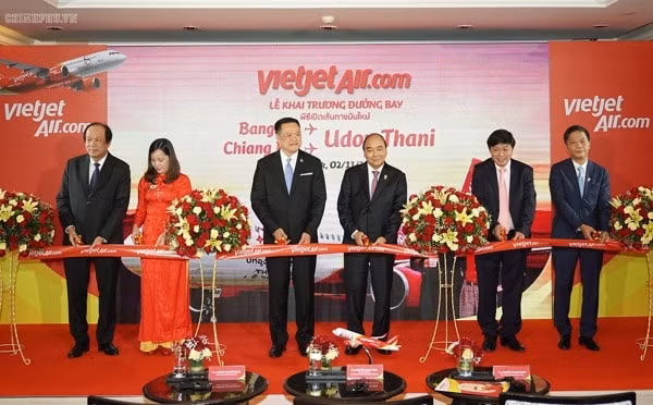 Thủ tướng dự lễ khai trương thương mại đường bay của Vietjet tại Thái Lan. Ảnh: VGP