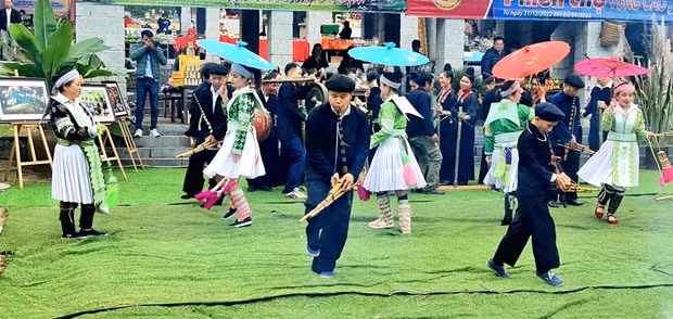 lang van hoa du lich cac dan toc to chuc ngay hoi non song thong nhat hinh 2