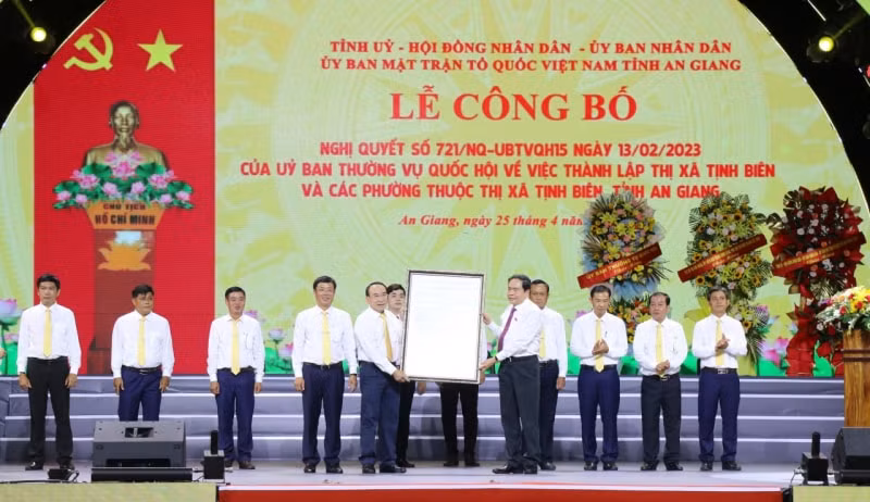 phat trien tinh bien tro thanh do thi trung tam tieu vung phia tay tinh an giang hinh 2