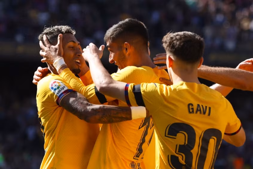 barcelona nhoc nhan danh bai atletico madrid tai vong 30 la liga hinh 1