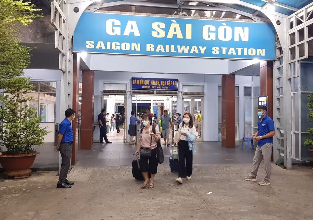 phuc vu tot hanh khach di tau dip nghi le 30 4 1 5 hinh 2
