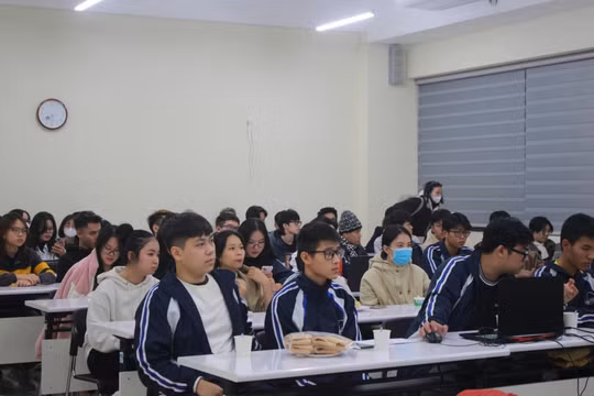 Nhiều trường đại học đua nhau mở ngành mới: “Thấy người ta ăn khoai cũng vác mai đi đào”