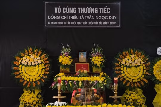 Truy tặng Huân chương Bảo vệ Tổ quốc cho Thiếu tá, phi công Trần Ngọc Duy