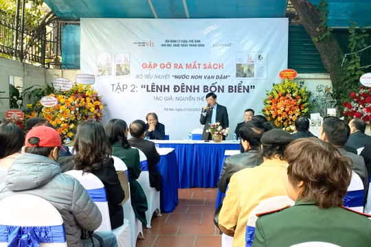 Nhà văn Nguyễn Thế Kỷ ra mắt tập 2 bộ tiểu thuyết "Nước non vạn dặm"