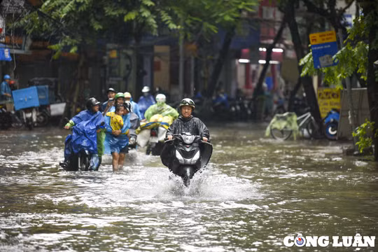 Cảnh báo nguy hiểm vùng áp thấp, vịnh Bắc Bộ mưa lớn trong 24 giờ tới