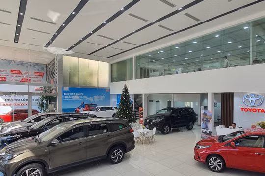 Kinh doanh bết bát, nhiều doanh nghiệp ô tô chủ động hỗ trợ lệ phí trước bạ để "giải cứu" doanh số