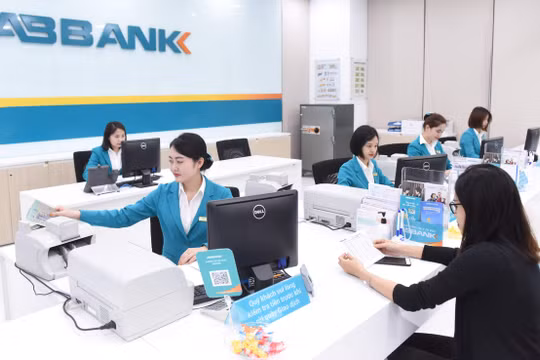 ABBank kinh doanh thụt lùi, nợ xấu tăng vọt