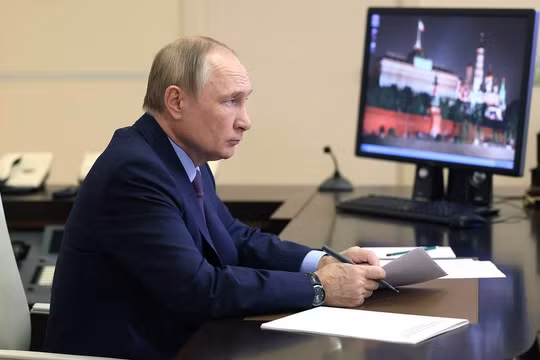 Ông Putin ký luật về tiếng Nga và sử dụng từ nước ngoài