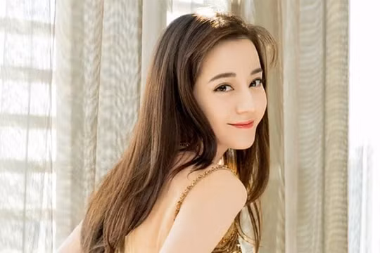 Vóc dáng của Địch Lệ Nhiệt Ba đánh tan mọi tin đồn