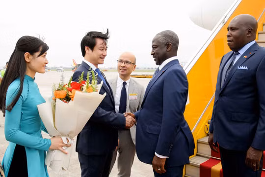 Chủ tịch Quốc hội Cộng hòa Bờ Biển Ngà đến Hà Nội, bắt đầu thăm chính thức Việt Nam