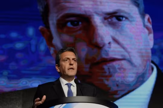 Argentina “cầu cứu” IMF để ngăn chặn nội tệ mất giá