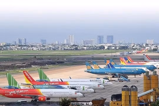 Đề xuất tăng giá trần vé máy bay nội địa