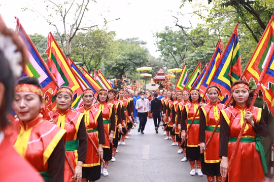 Hà Nội: Hàng nghìn người dân về trẩy hội chùa Láng, quận Đống Đa