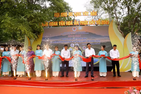 Phú Thọ khai mạc Hội chợ du lịch Tây Bắc và văn hóa ẩm thực Đất Tổ 2023