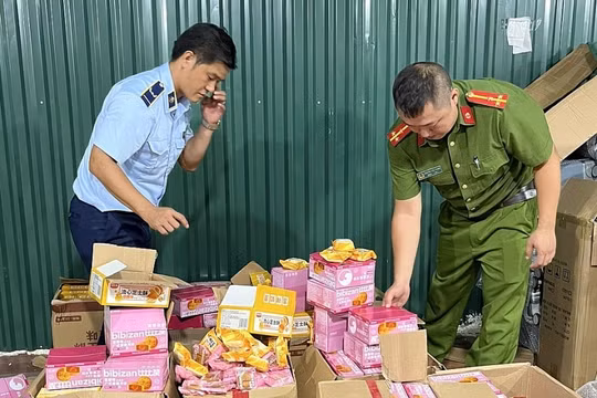 Cận kề Tết Trung thu, bánh nhập lậu ồ ạt tìm đủ đường vào Việt Nam