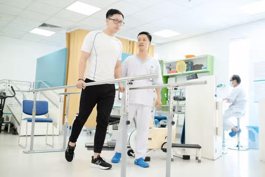 Chuyện lạ ở Bệnh viện FV: "Sáng lên bàn mổ, chiều tập vận động"