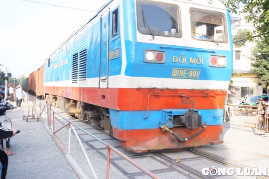 Khoảng 400 tỷ đồng đầu tư, lắp đặt thiết bị tín hiệu tại 270 đường ngang