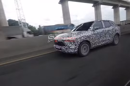 Mitsubishi XFC chạy thử trên phố
