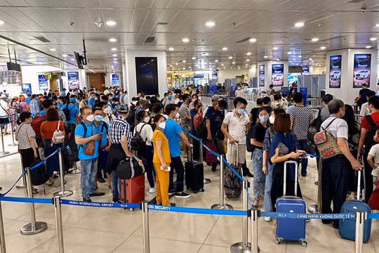 Hành khách đường hàng không tăng hơn 90%