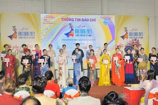 Du khách có thể tương tác trực tuyến với lễ hội Áo dài TPHCM 2023